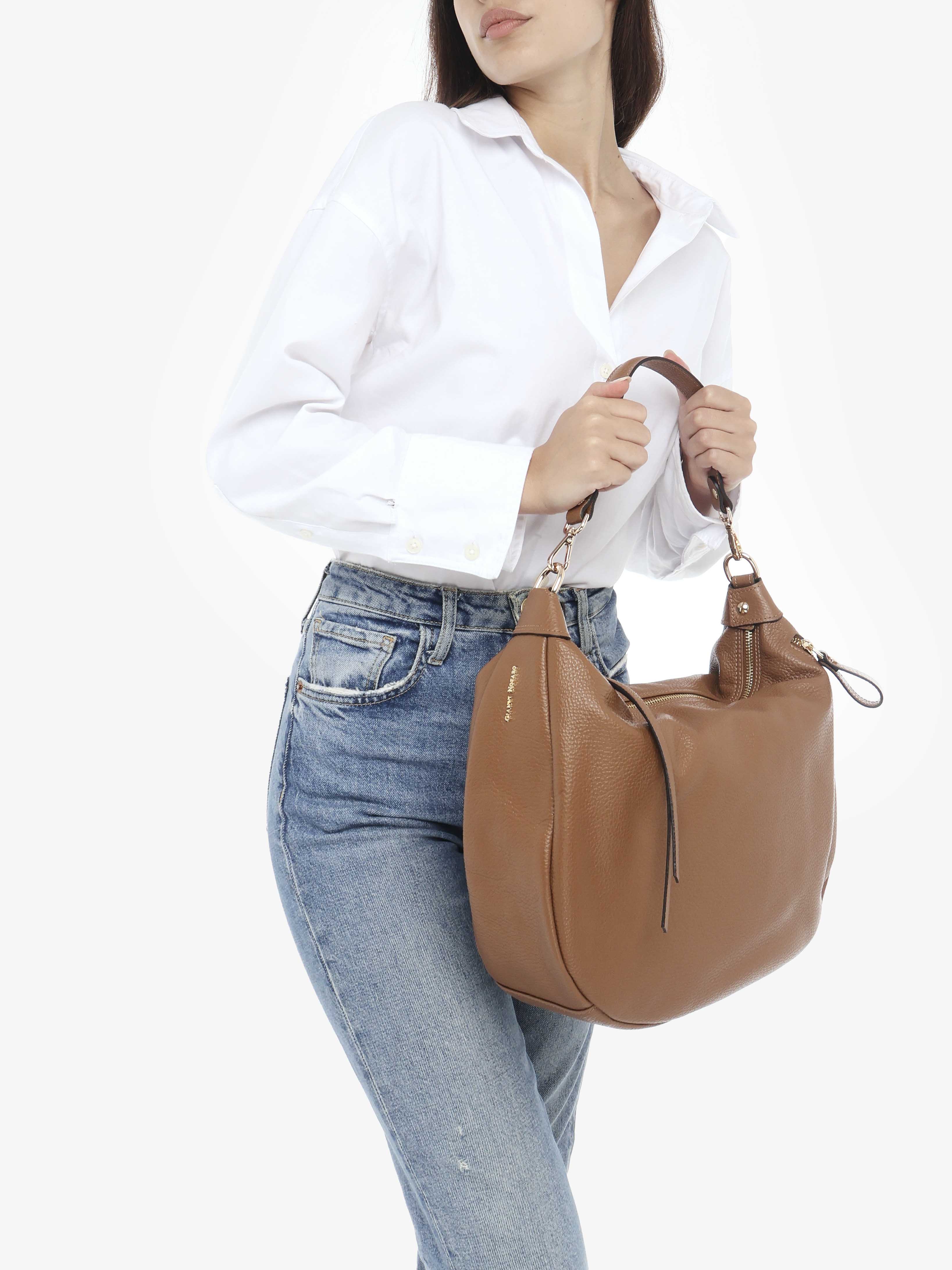 Sydney "Large" - Gianni Notaro