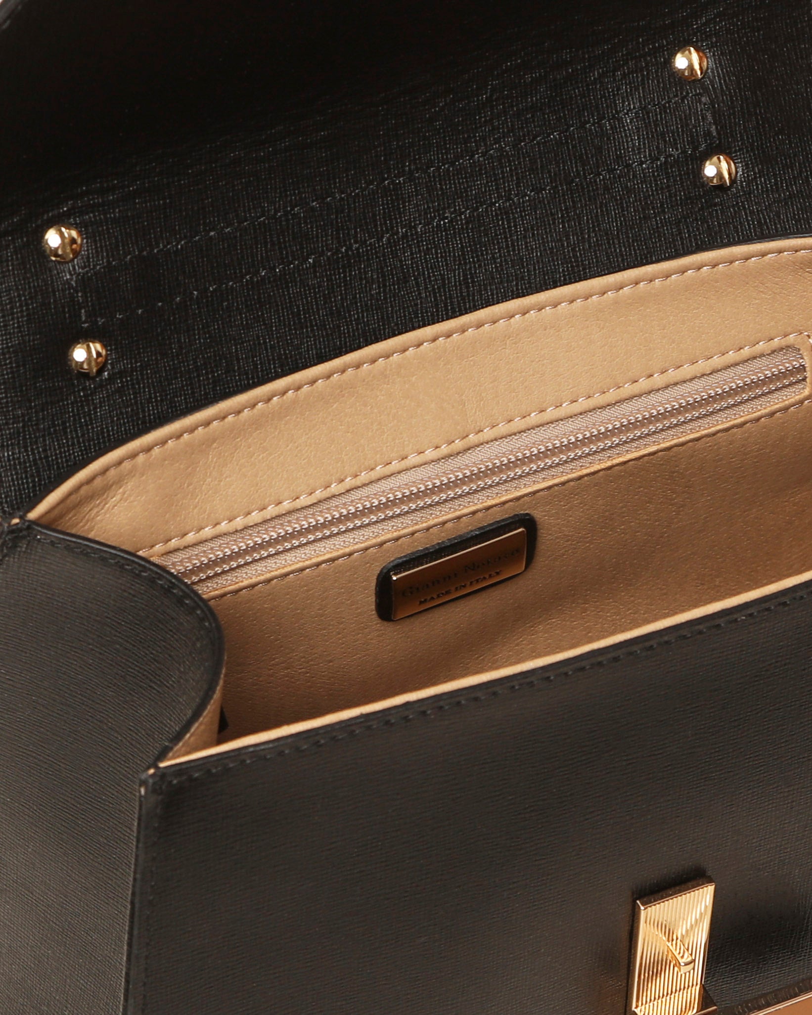 Zoey - Gianni Notaro