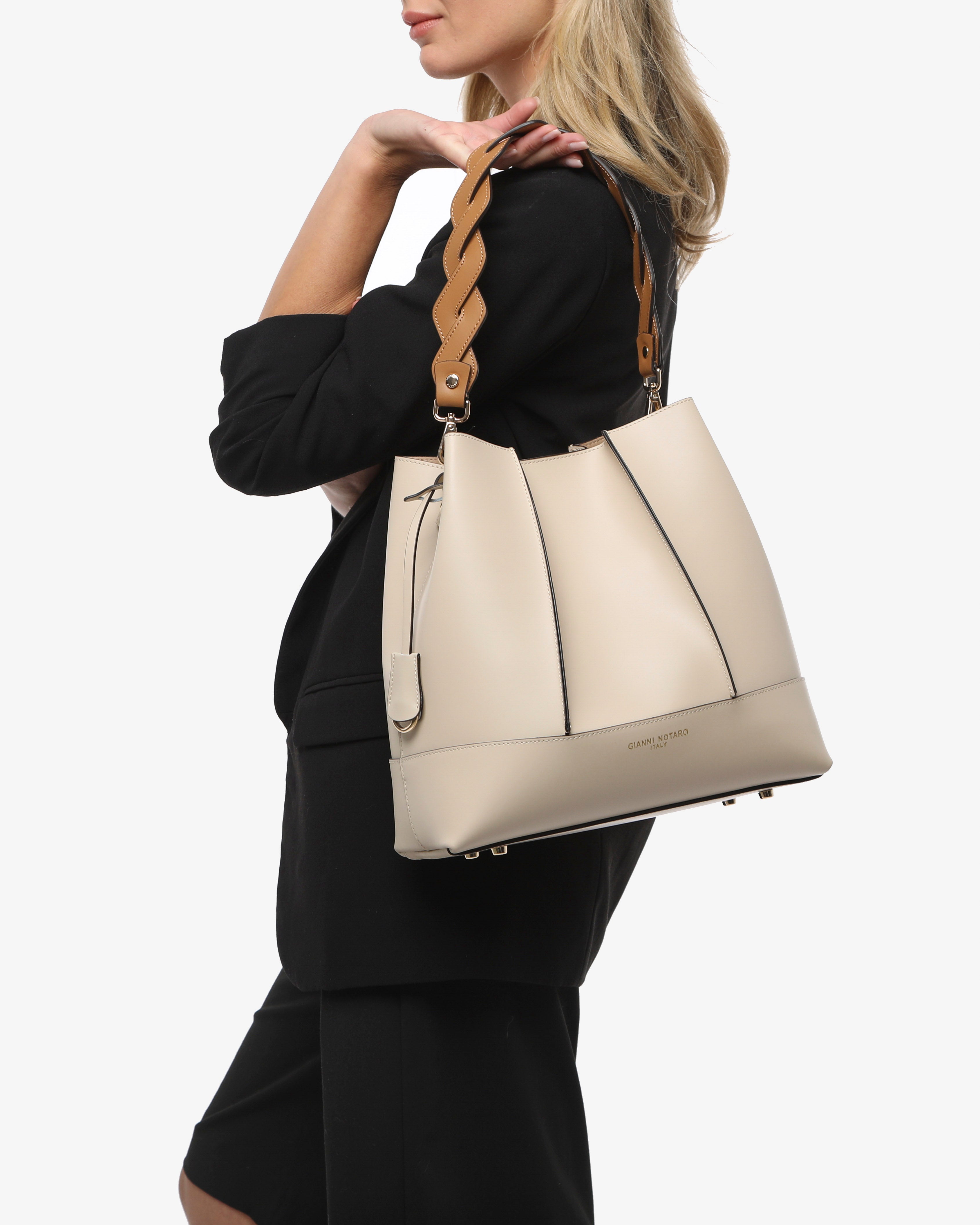 Stefania "Doppio Manico" - Gianni Notaro