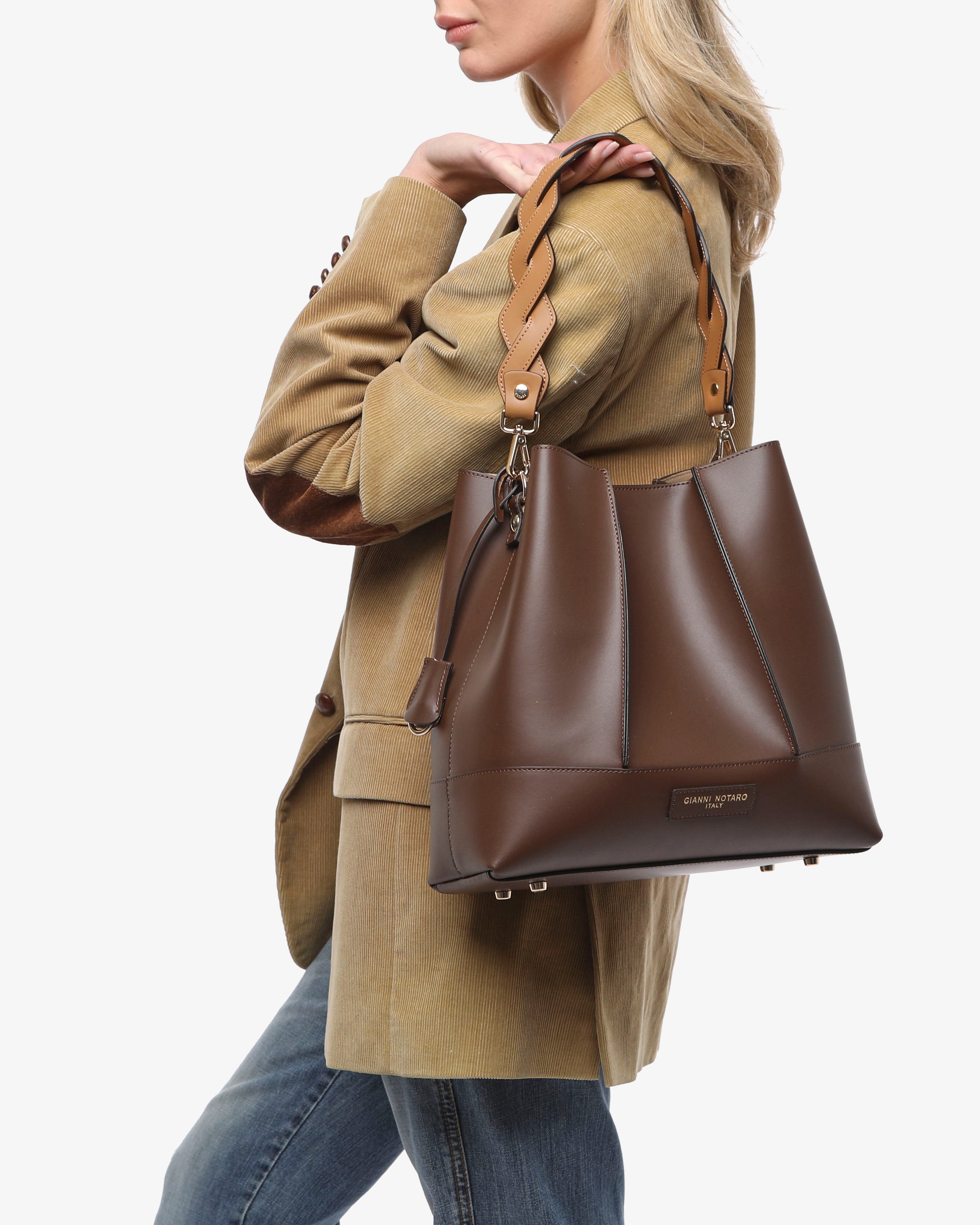 Stefania "Doppio Manico" - Gianni Notaro