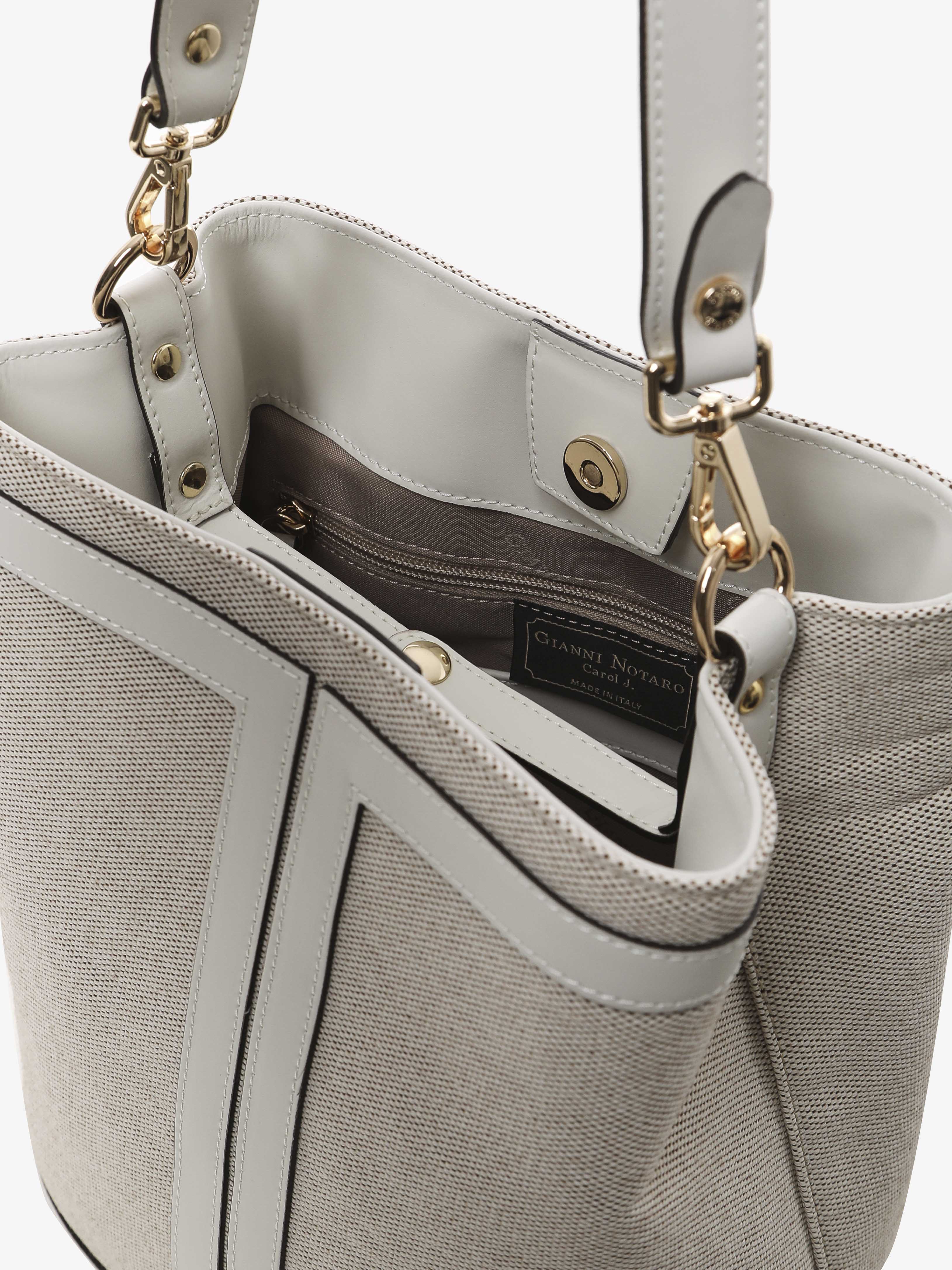 Camilla "Canvas" - Gianni Notaro