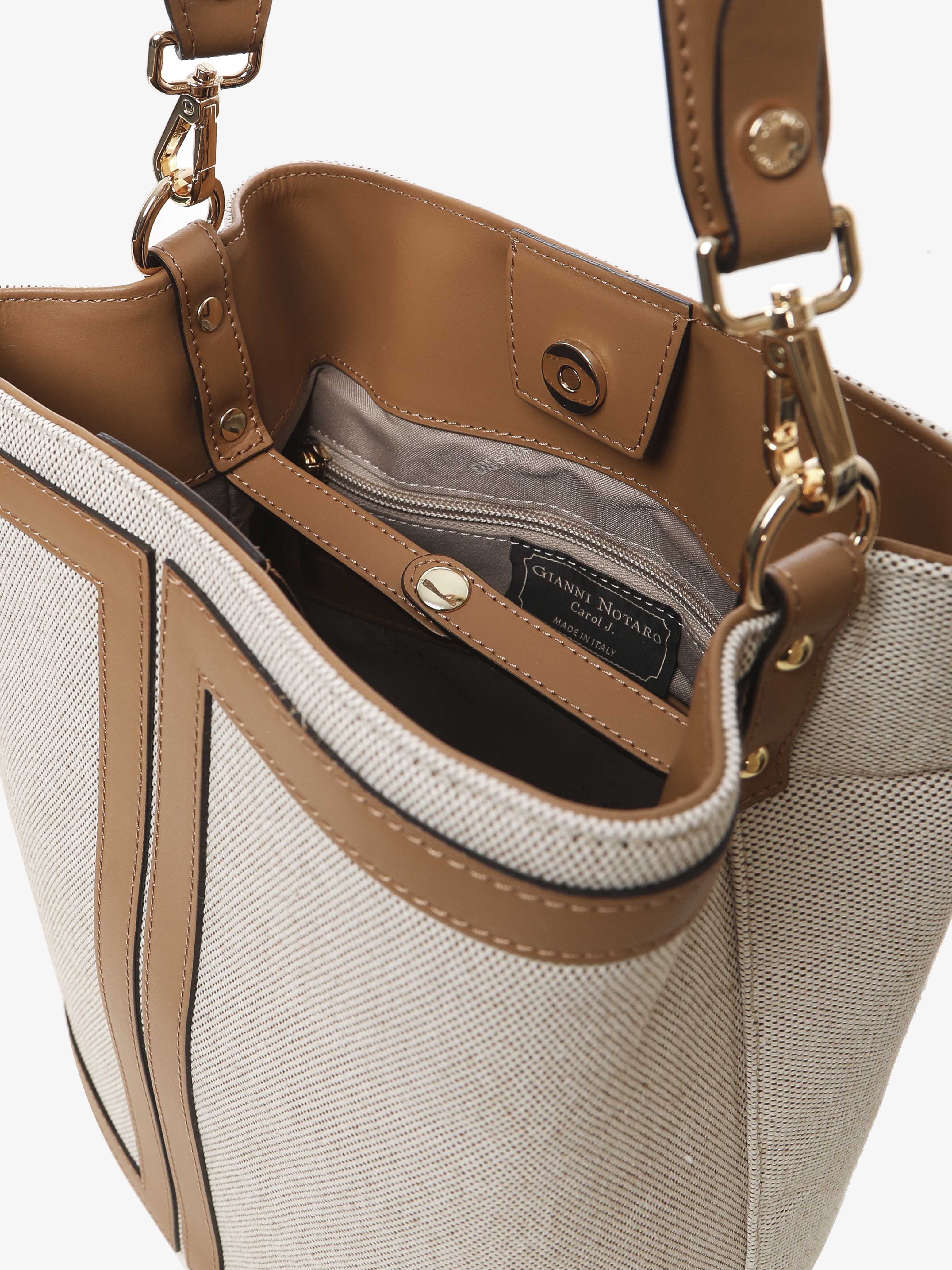 Camilla "Canvas" - Gianni Notaro