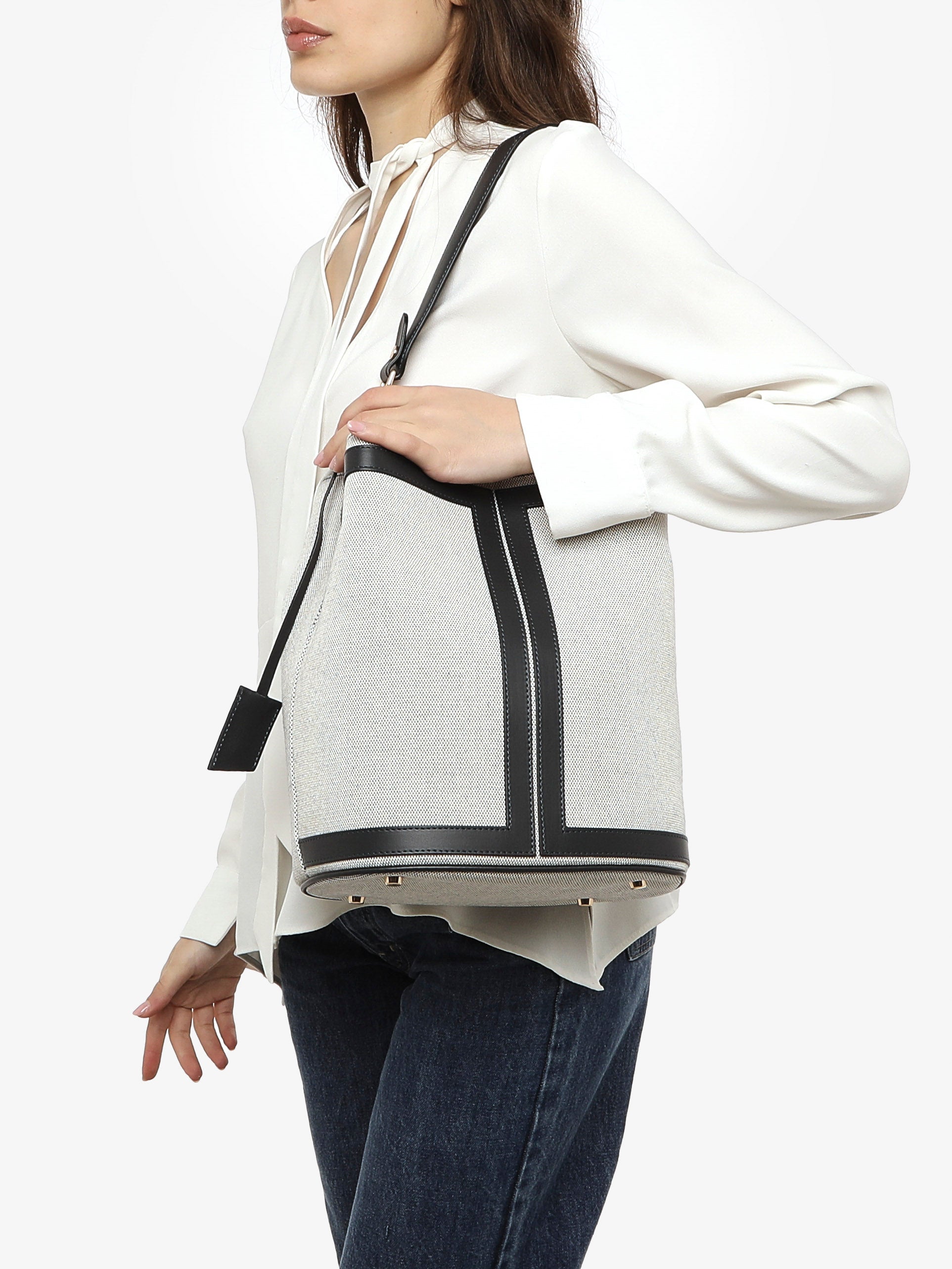 Camilla "Canvas" - Gianni Notaro