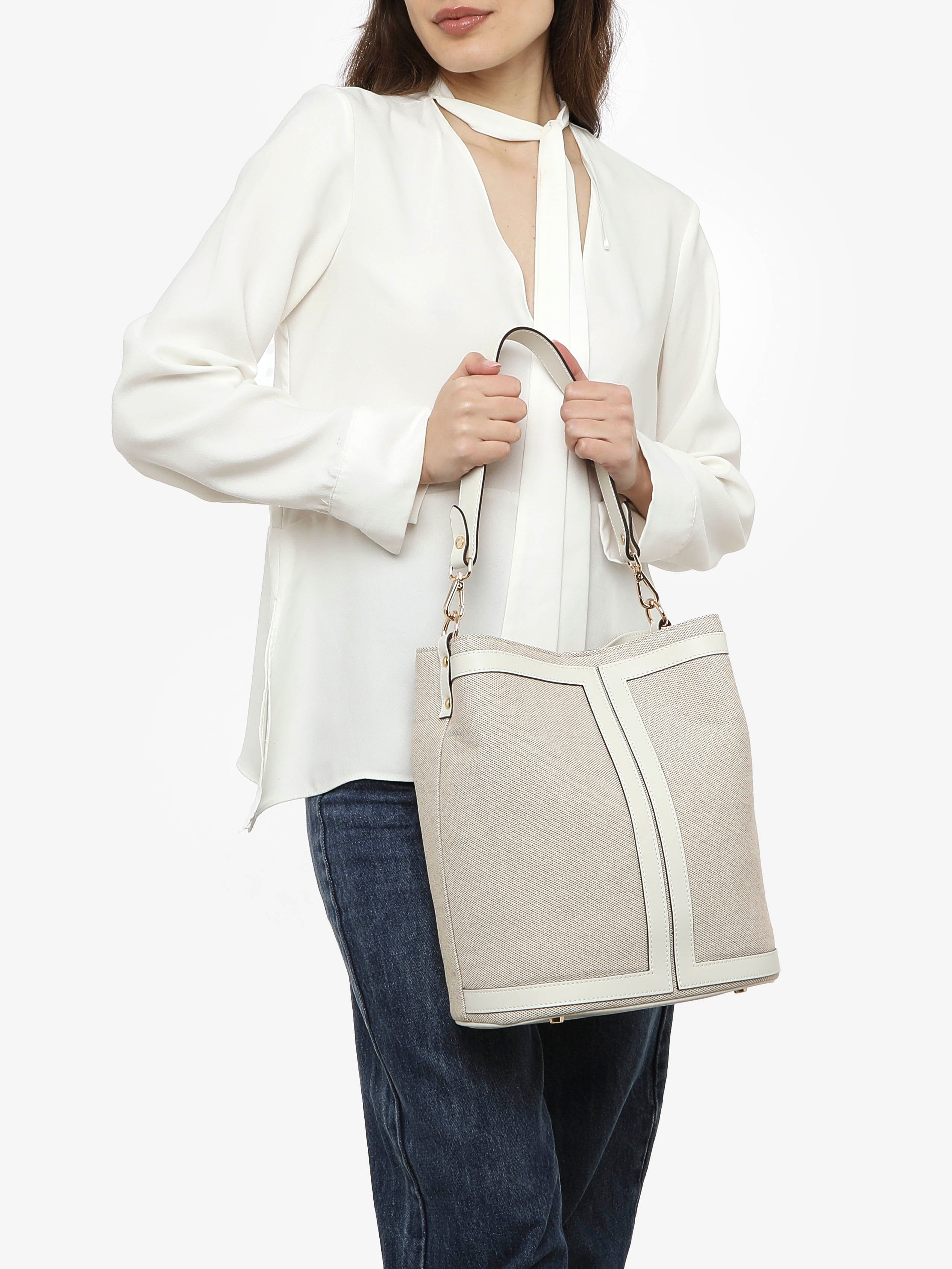 Camilla "Canvas" - Gianni Notaro