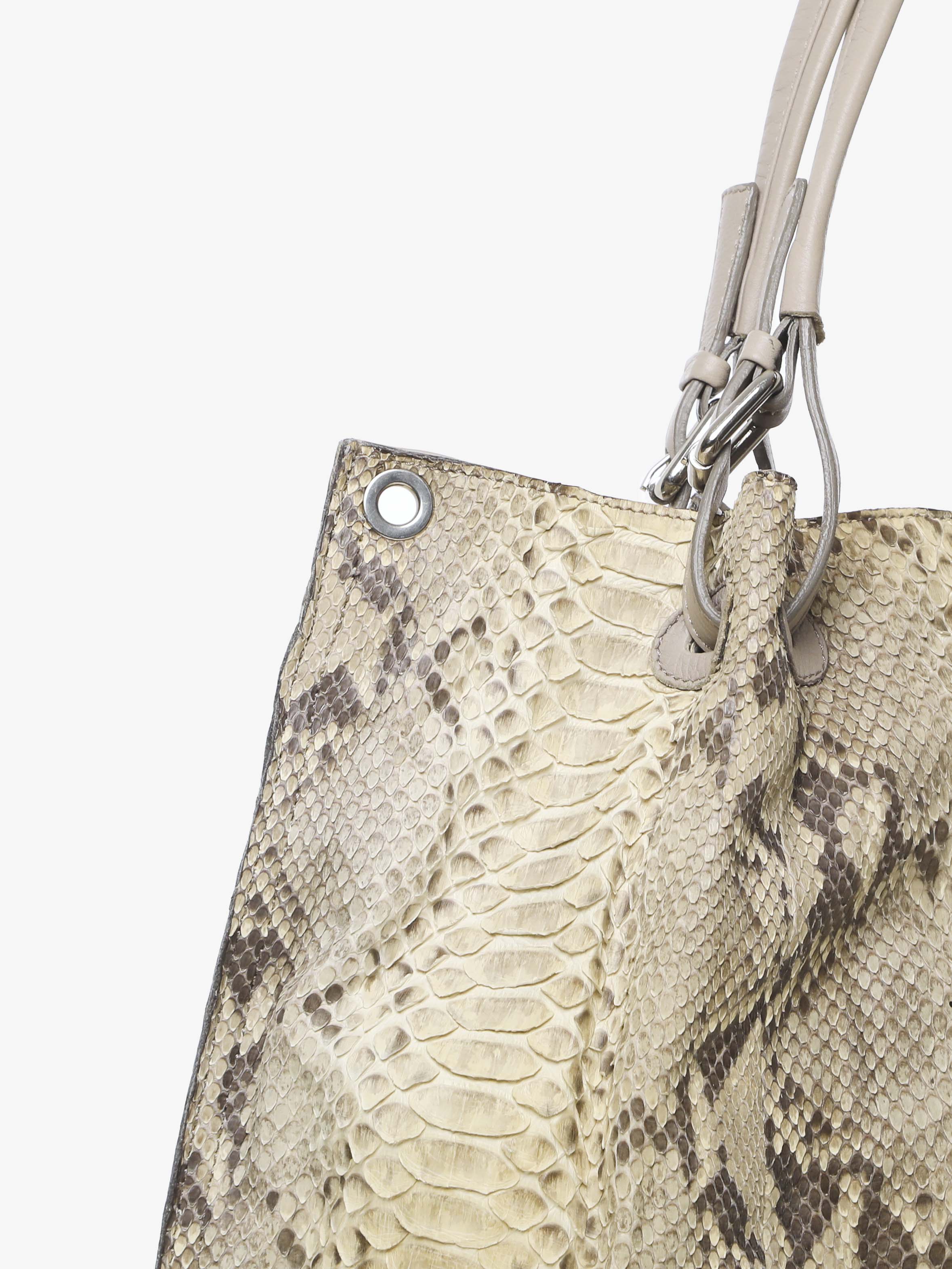 Elizabeth - Gianni Notaro